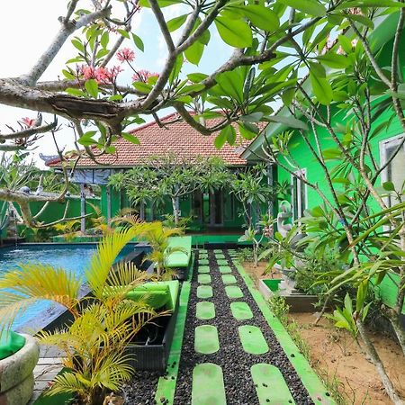 The Green Groves Hostel Nusa Lembongan  Exterior photo