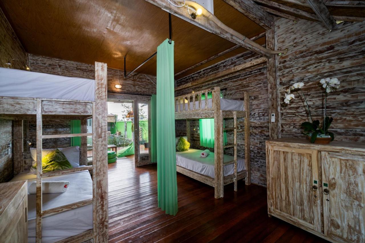 The Green Groves Hostel Nusa Lembongan  Exterior photo