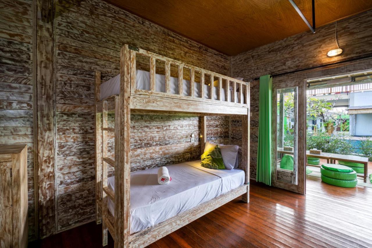 The Green Groves Hostel Nusa Lembongan  Exterior photo