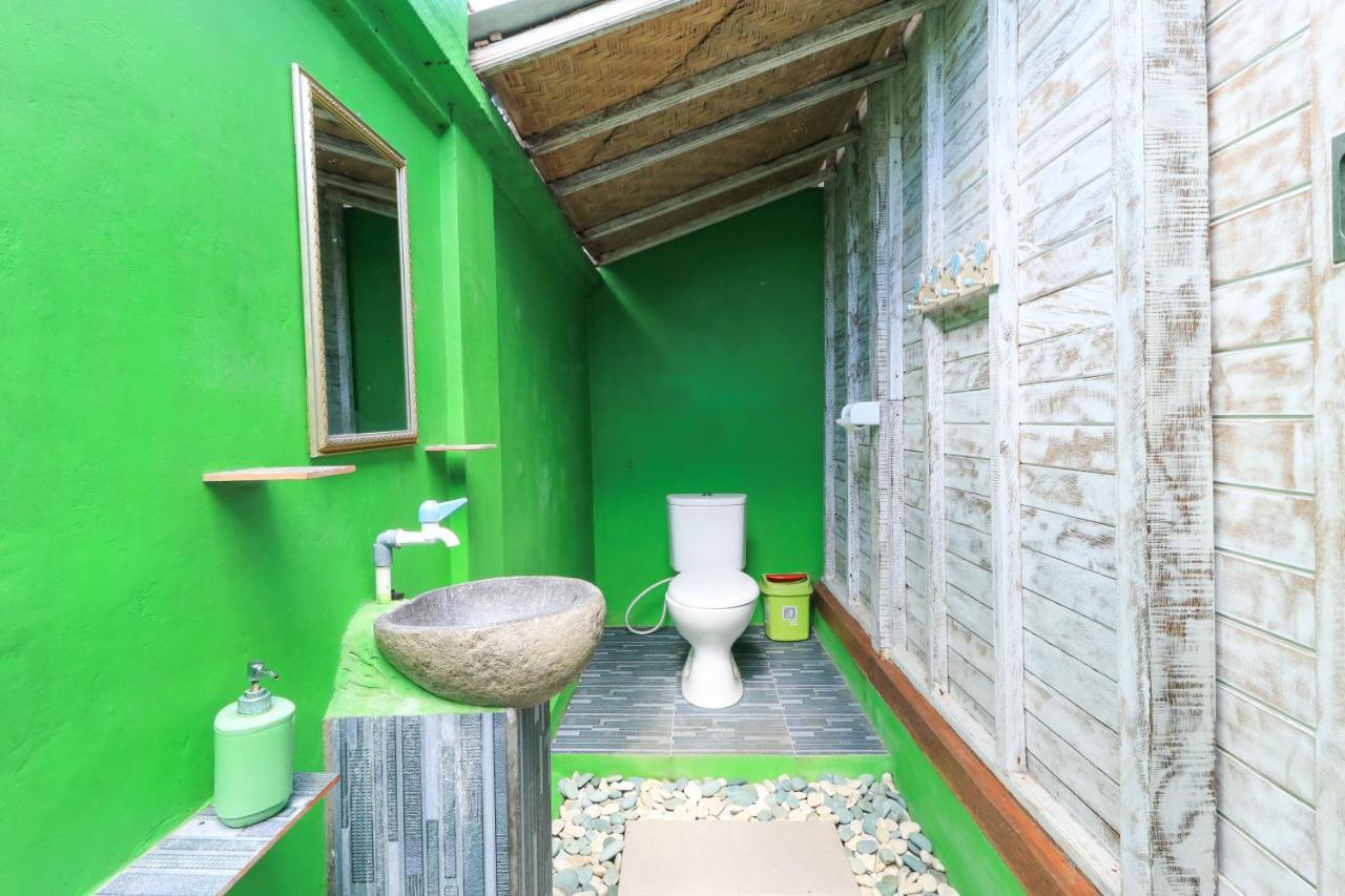 The Green Groves Hostel Nusa Lembongan  Exterior photo
